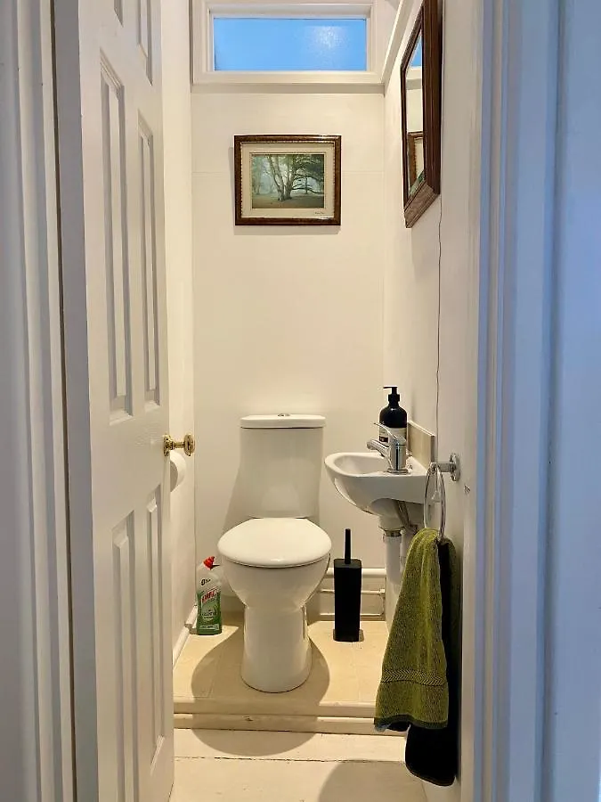 Stunning Georgian Central Bath Home 0*,