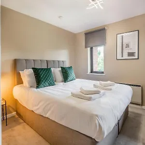 Waterlily - Beautiful 1-bed With Overlooking Balcony Apartment Nottingham